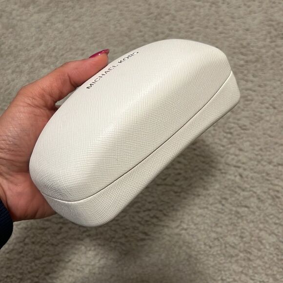 Michael Kors sunglasses case white like new - Picture 7 of 7
